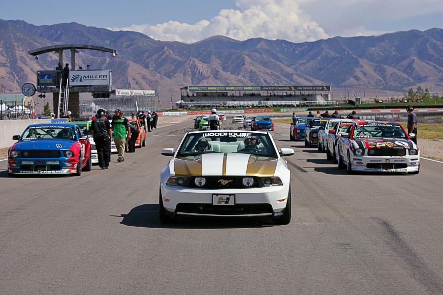  Ford Mustang Pace Car by Hurst 2010 года  (фото 2 из 3)